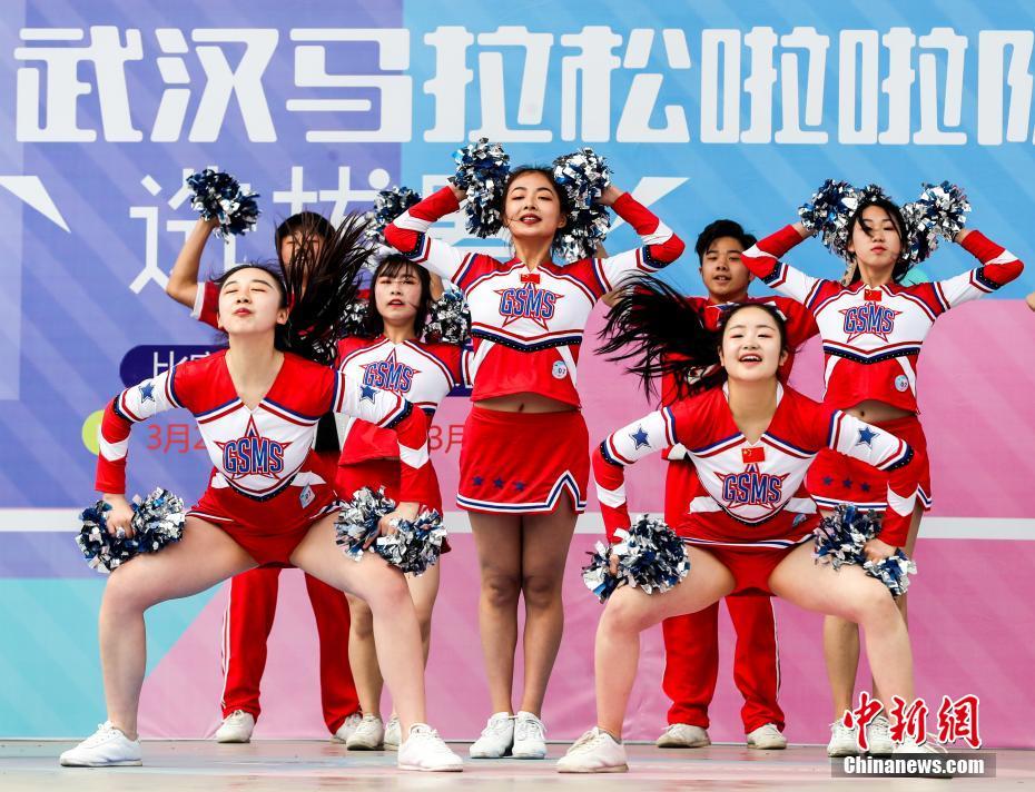 退休模拟器网络名人怎么玩